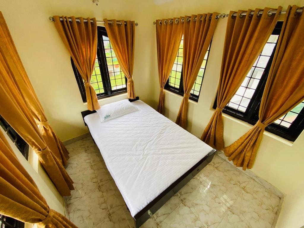 Bob Lesiure Hotel Ooty Ngoại thất bức ảnh
